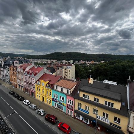 Large 3 Bedroom Apartment With City Skyline View Karlovy Vary Exteriér fotografie